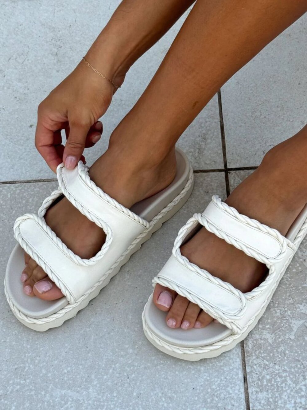White Fox Joe Sandals - Bone
